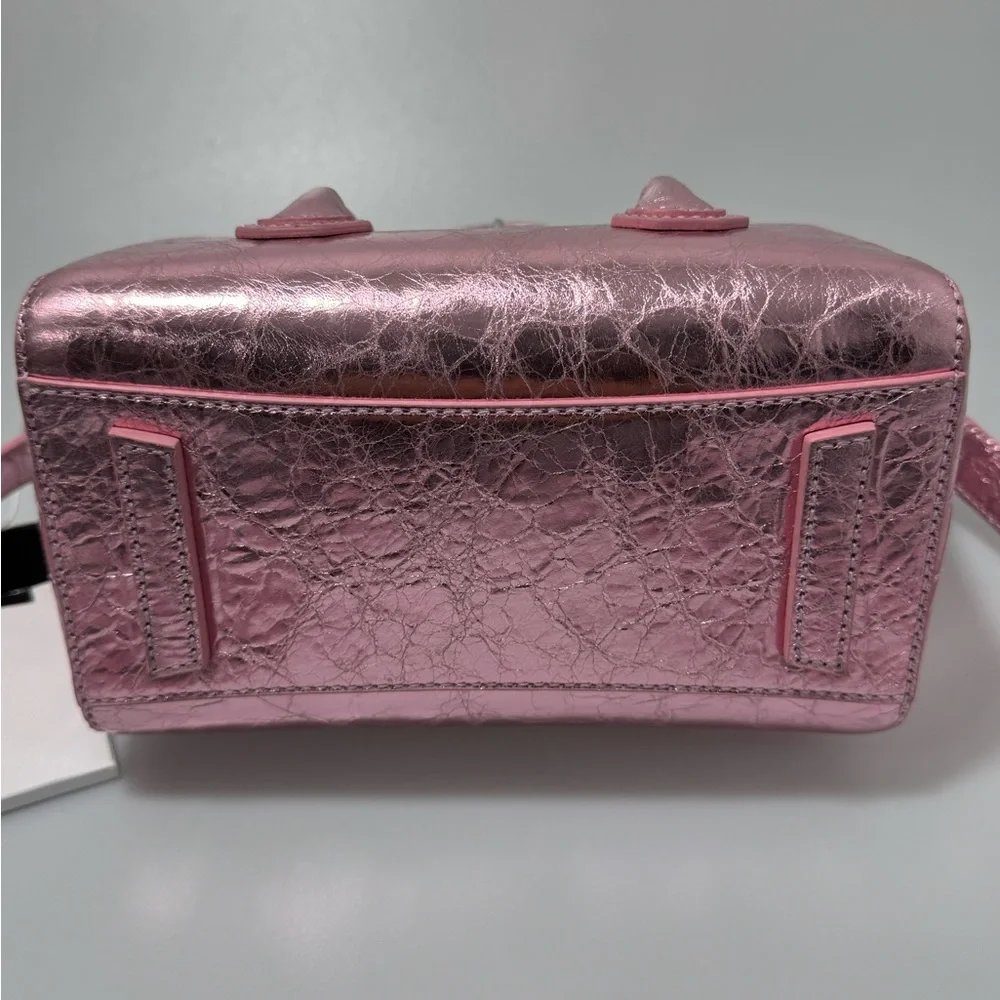 Givenchy Antigona Lock Bag in Laminated Leather Pink - Picture 7 of 7